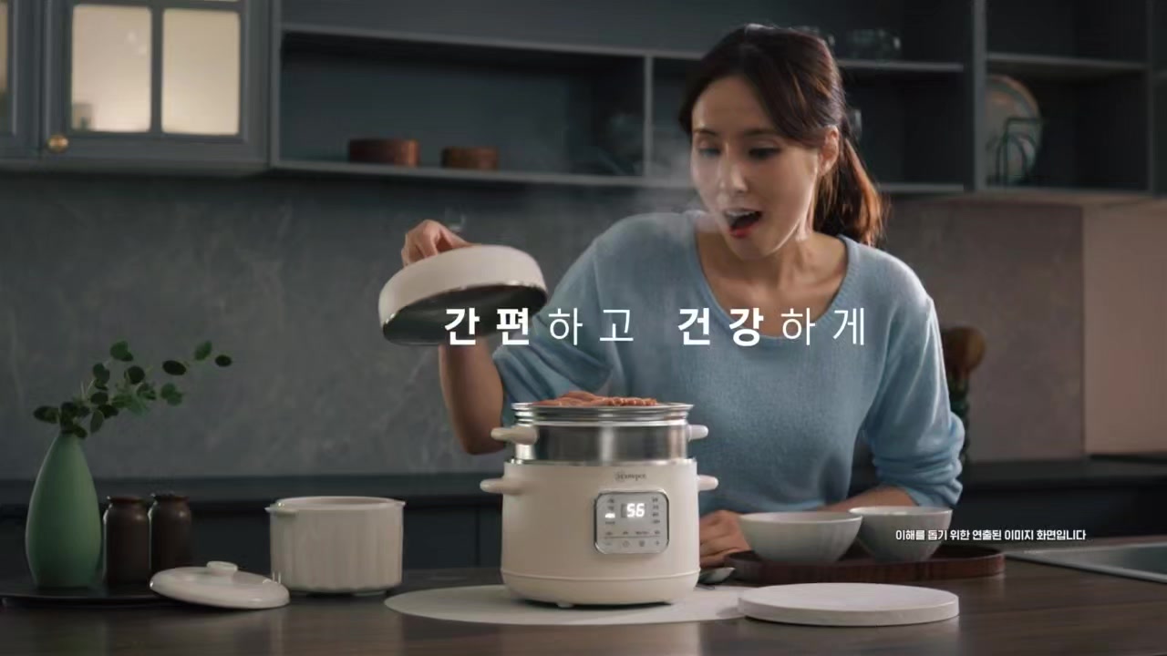 나우팟 스테인리스 찜기에 담긴 채소와 음식